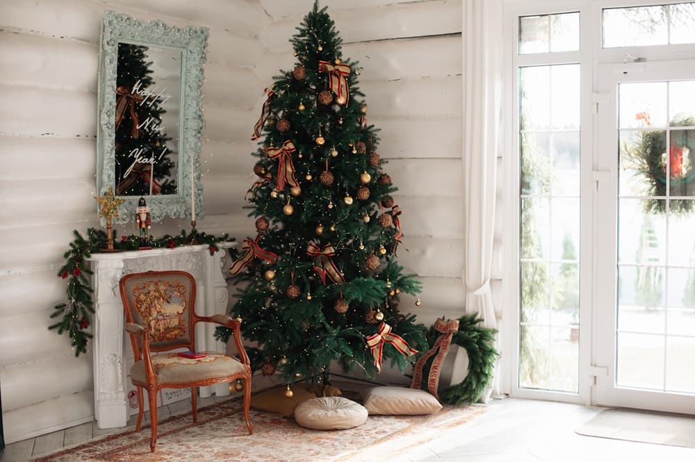 Festively decorated room with a Christmas tree featuring natural ornaments